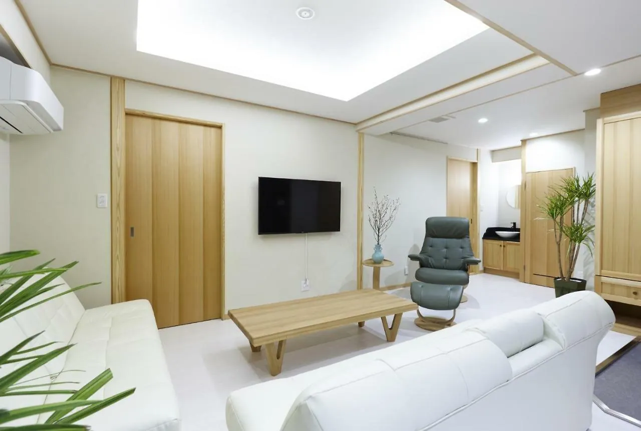 Private Residence Kyoto Sakura Apartment